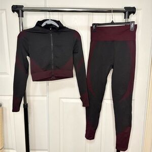 Set of 2 active wear top and leggings